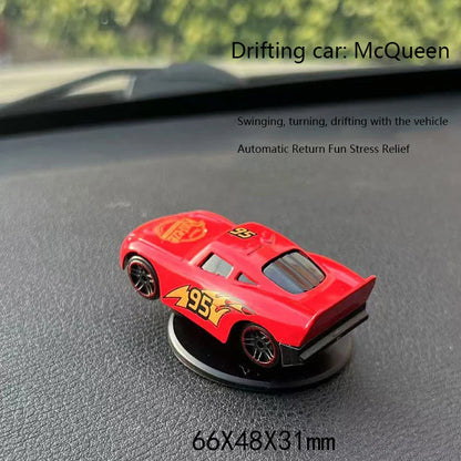 Dekoracja obrotowa na desce rozdzielczej samochodu